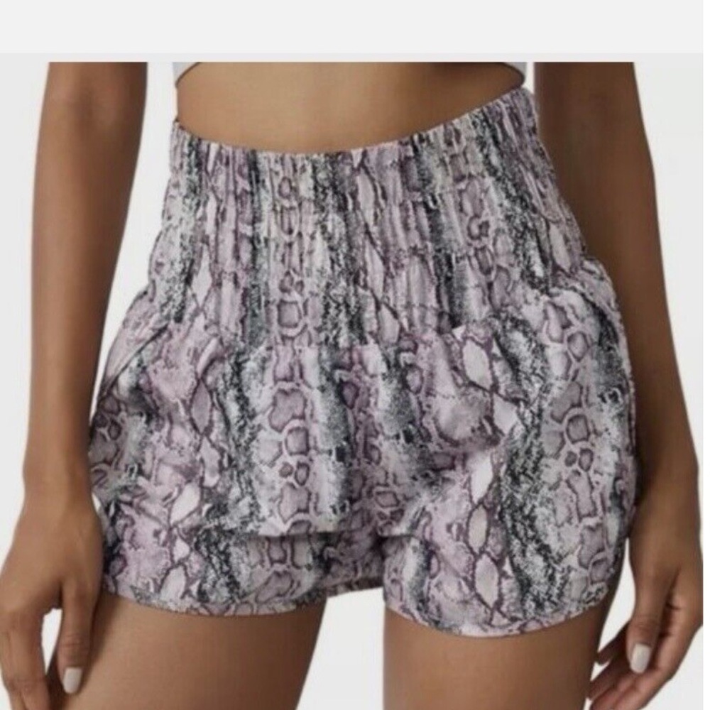 Free People‎ Movement Women's Shorts Size M Anaconda Venom Color